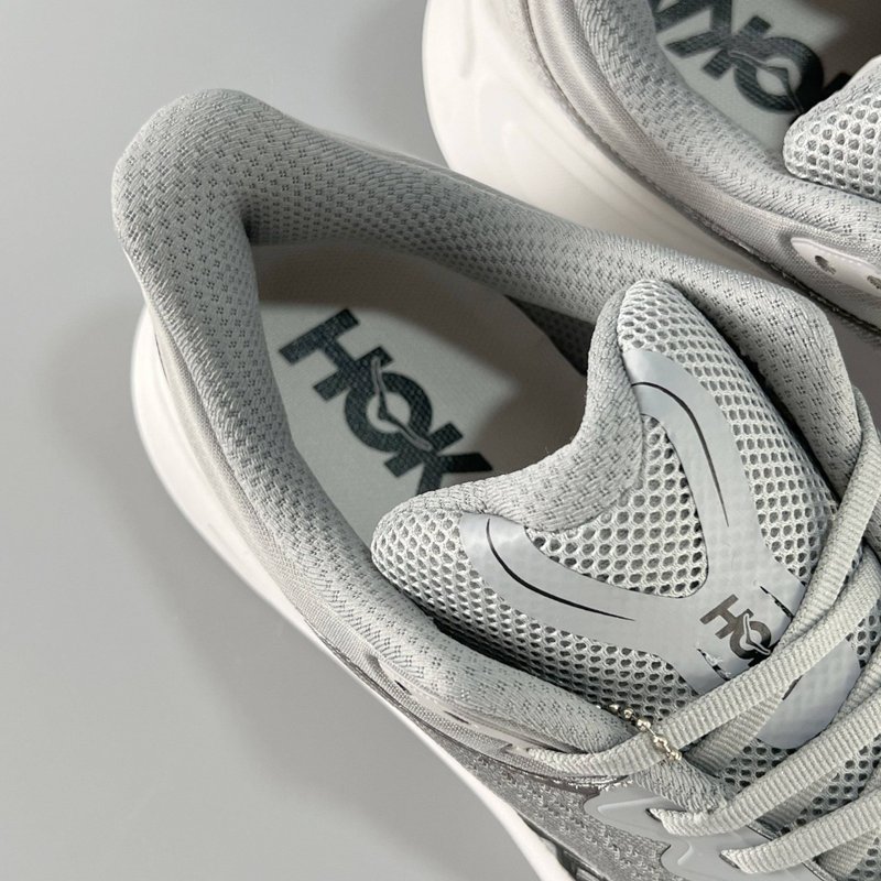 HOKA 본디 9 시리즈 로우컷 컴포트 러닝화 001-260325