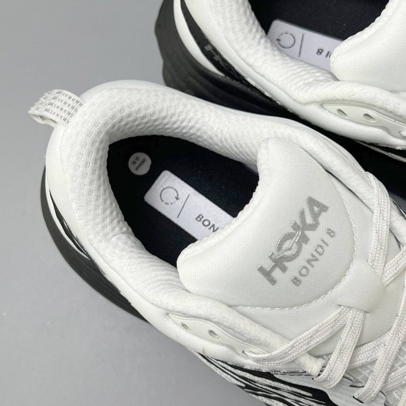 HOKA 본디 8 콜라보 블랙 화이트 러닝화 001-260337