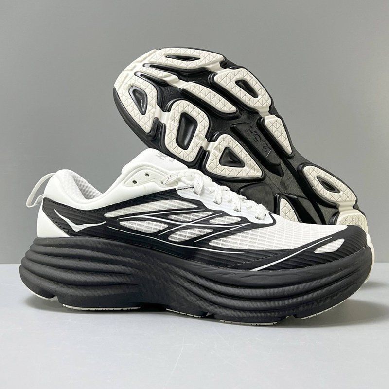HOKA 본디 8 콜라보 블랙 화이트 러닝화 001-260337