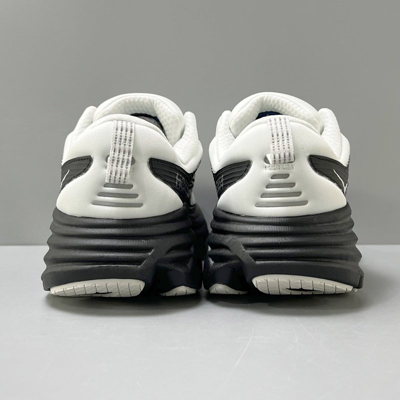 HOKA 본디 8 콜라보 블랙 화이트 러닝화 001-260337