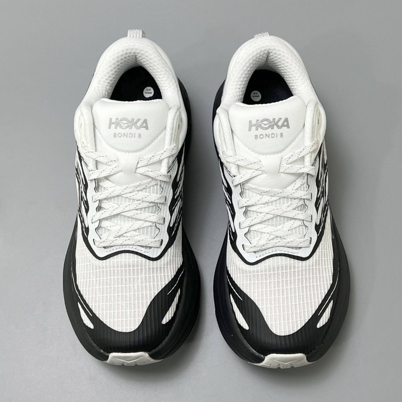 HOKA 본디 8 콜라보 블랙 화이트 러닝화 001-260337