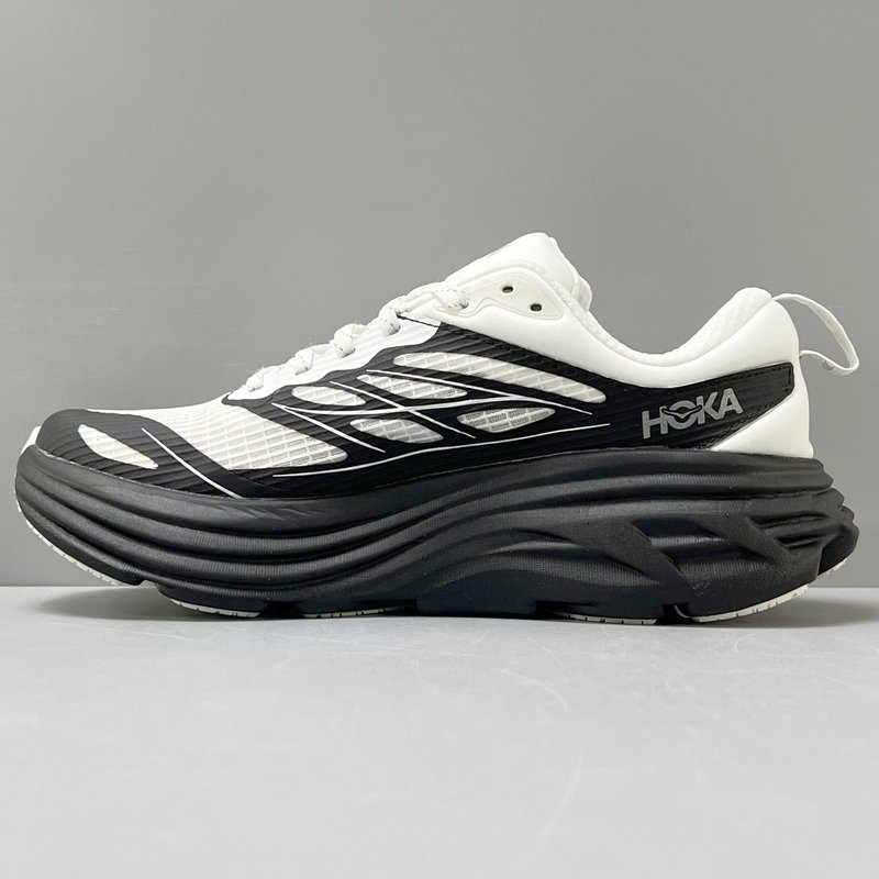 HOKA 본디 8 콜라보 블랙 화이트 러닝화 001-260337
