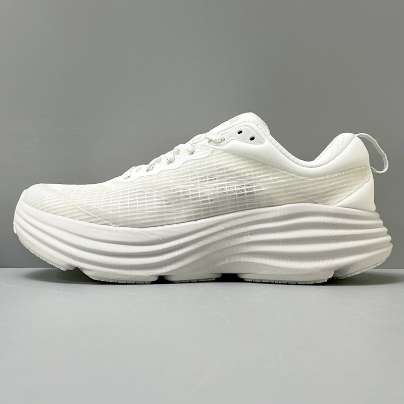 HOKA 본디 8 콜라보 화이트 러닝화 001-260338
