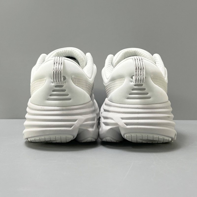 HOKA 본디 8 콜라보 화이트 러닝화 001-260338