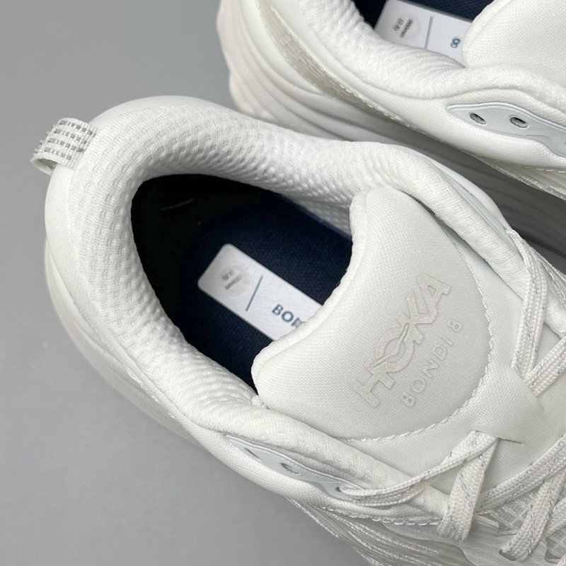 HOKA 본디 8 콜라보 화이트 러닝화 001-260338