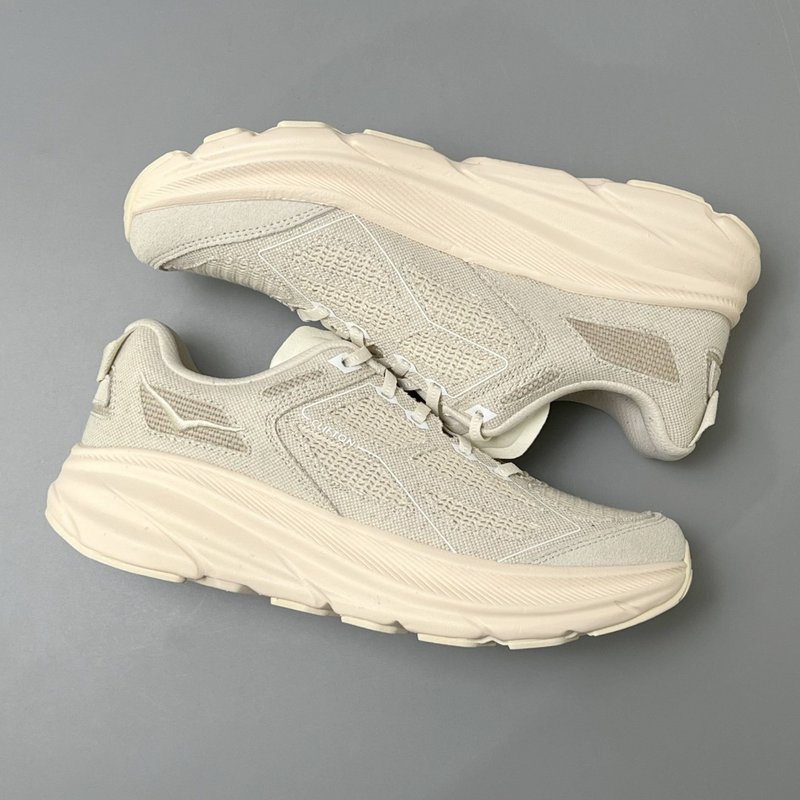 호카 클리프턴 9 미색 러닝화 001-260340