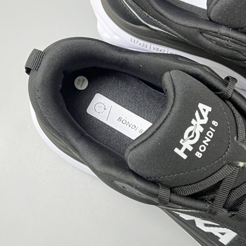 HOKA 본디 8 와이드 쿠션 러닝화 001-260410