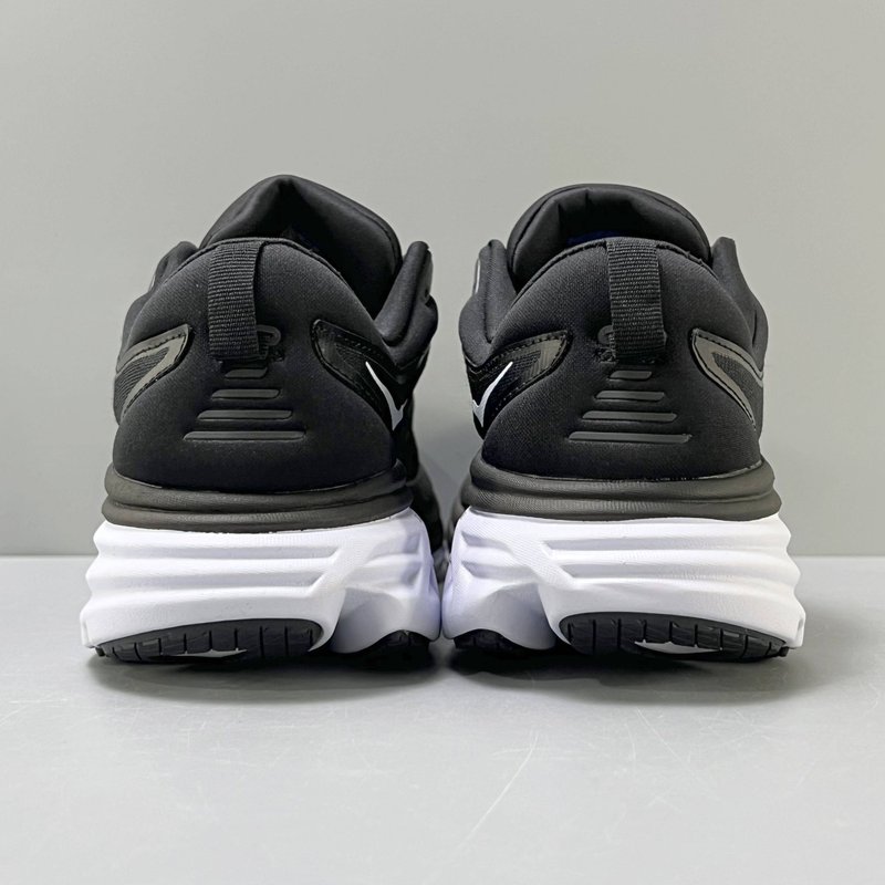 HOKA 본디 8 와이드 쿠션 러닝화 001-260410