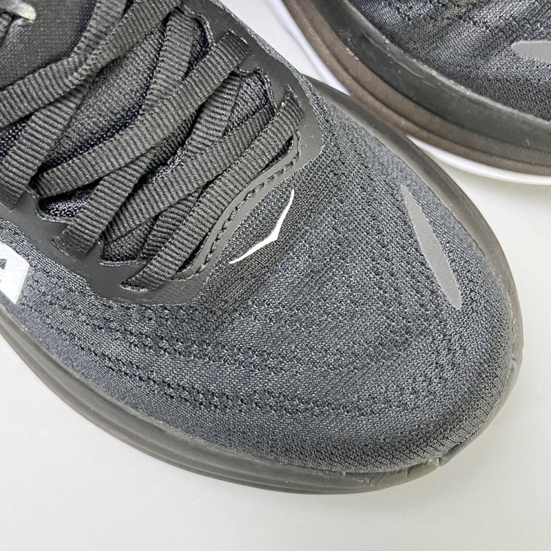 HOKA 본디 8 와이드 쿠션 러닝화 001-260410