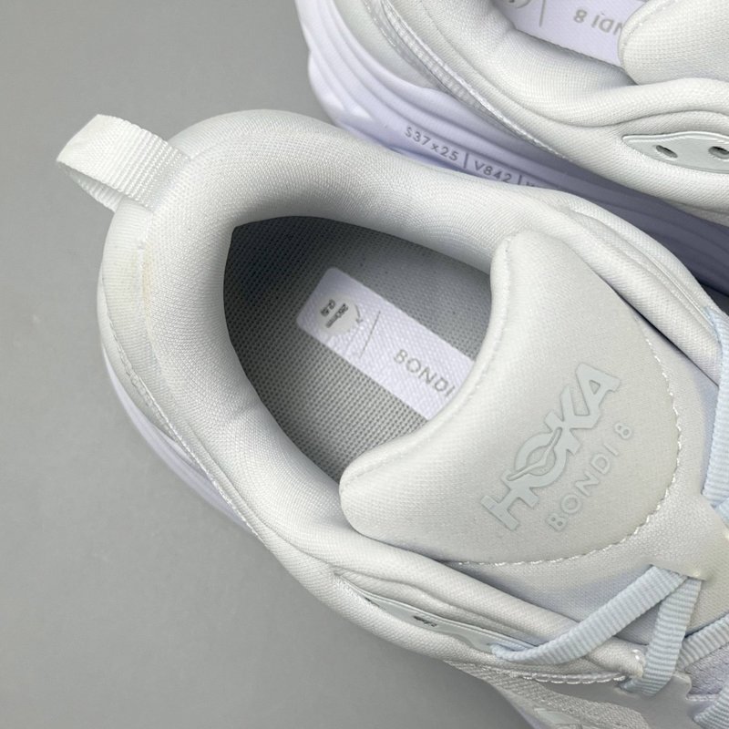 HOKA 본디 8 와이드 쿠션 러닝화 001-260413