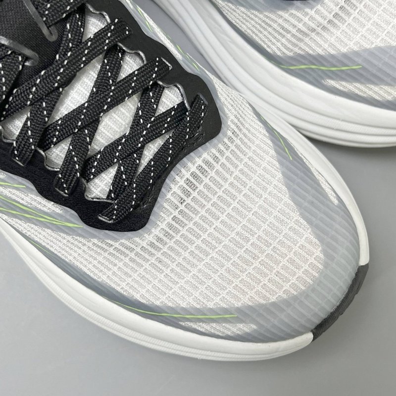 HOKA 본디 8 콜라보 로우탑 러닝화 001-260419