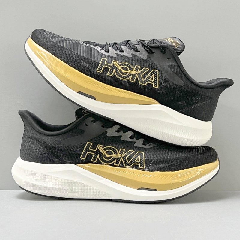 HOKA 로켓 시리즈 블랙 골드 러닝화 001-260429