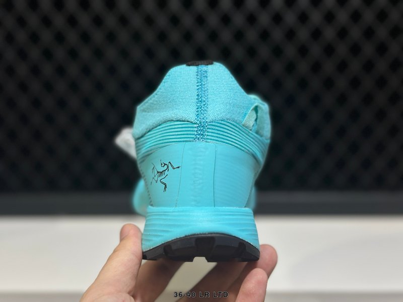 아크테릭스 남성용 방수 하이킹화 001-260431
