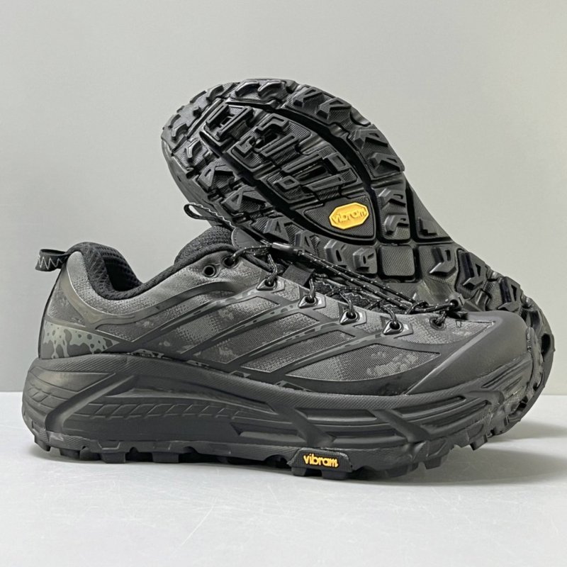 HOKA 본디 8 와이드 로우탑 러닝화 001-260456