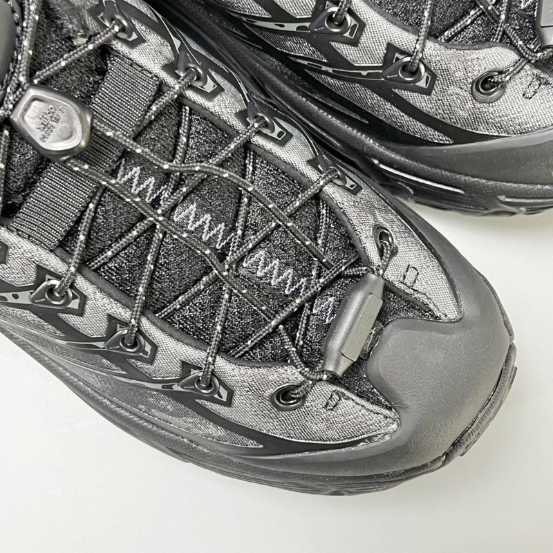 HOKA 본디 8 와이드 로우탑 러닝화 001-260456