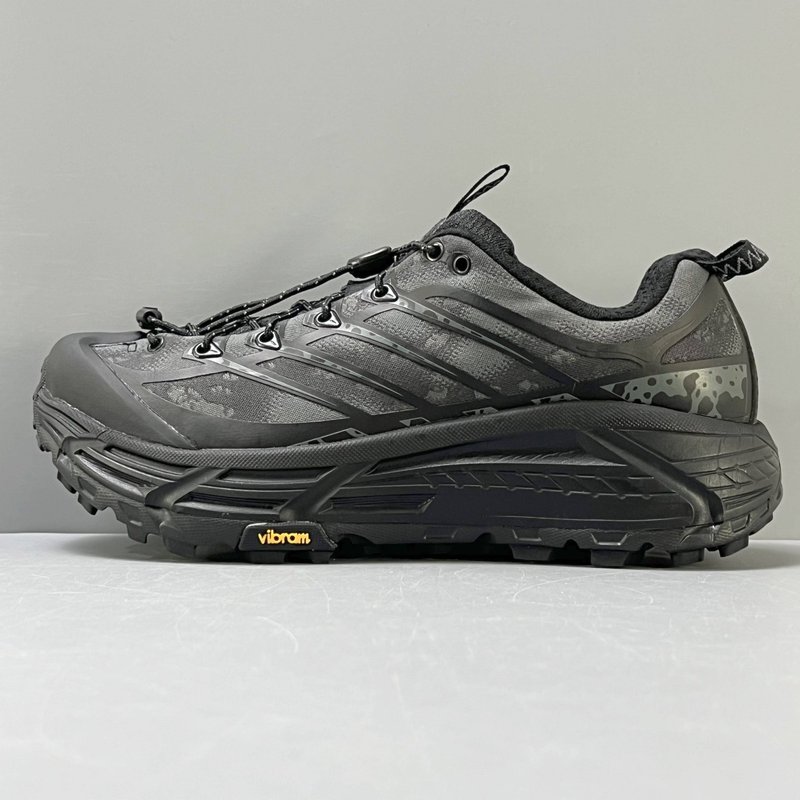 HOKA 본디 8 와이드 로우탑 러닝화 001-260471