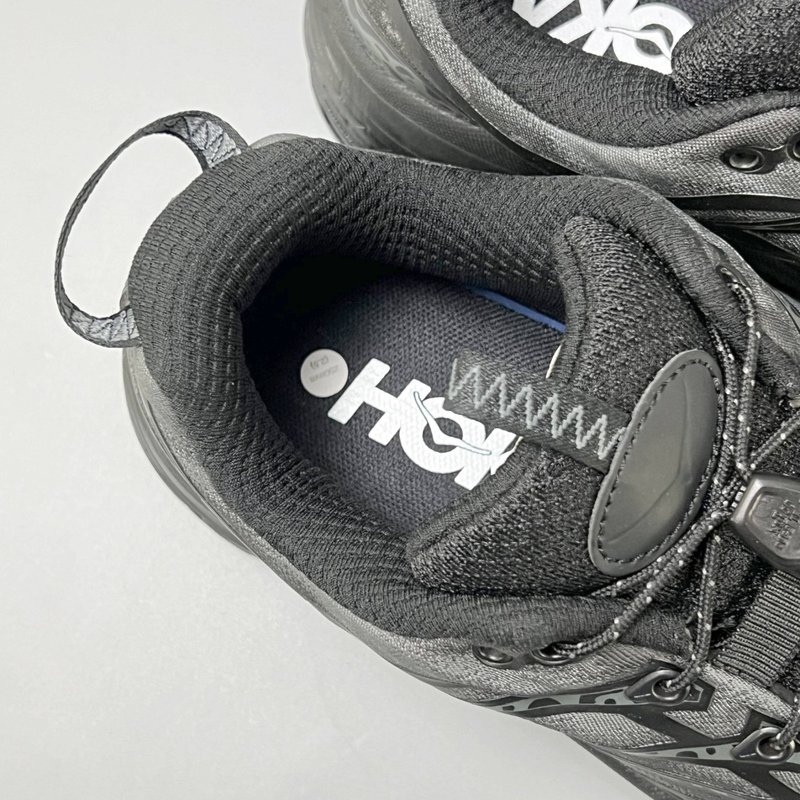 HOKA 본디 8 와이드 로우탑 러닝화 001-260471