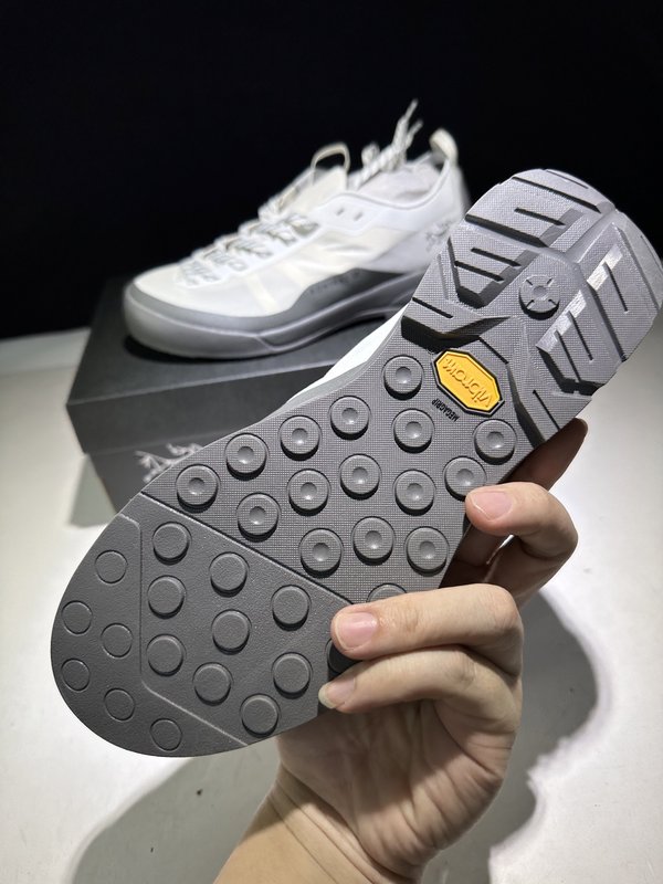 아크테릭스 KONSEAL LT W 남성 트레일 러닝화 001-260502