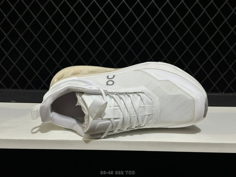 온 클라우드몬스터 하이퍼 경량 로우탑 러닝화 001-260572