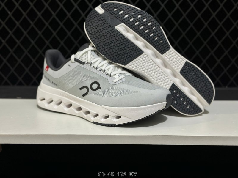 온 클라우드서퍼 쿠션 통기성 러닝화 001-260578