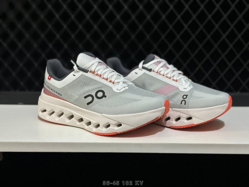 온 클라우드서퍼 쿠션 통기성 러닝화 001-260580