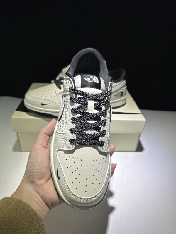 Supreme 콜라보 로우탑 캐주얼 스니커즈 001-260652