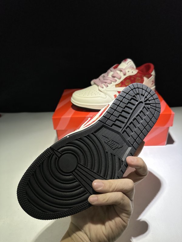 말띠 해 한정판 덩크 로우 스니커즈 001-260697