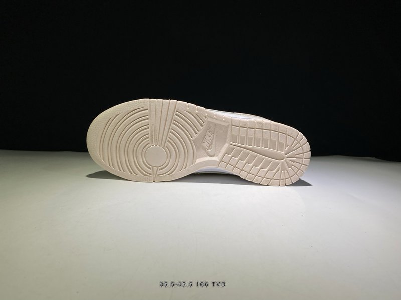 나이키 SB 덩크 로우 원피 로우탑 스니커즈 001-260809