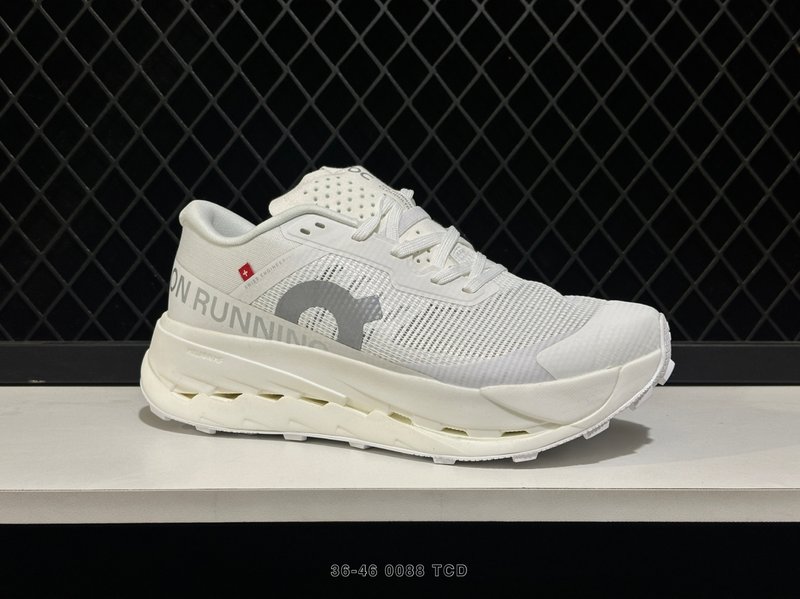 온 클라우드울트라 3 경량 쿠션 트레일 러닝화 001-260965