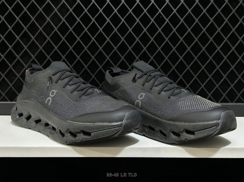 온 클라우드 트 무브먼트 통기성 러닝화 001-261072
