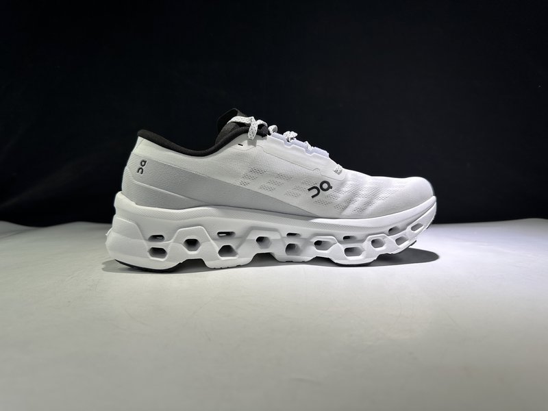 온 클라우드몬스터 3 러닝화 001-261081