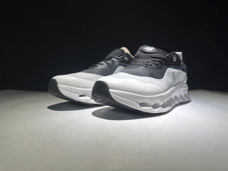 로에베 x 온 런닝화 001-261125