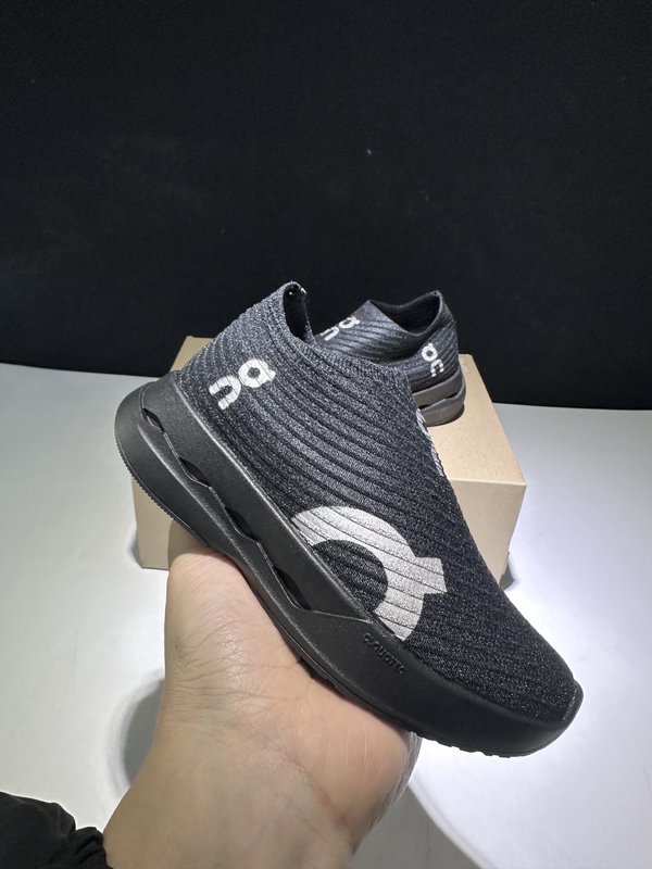 온클라우드붐 스트라이크 키즈 마라톤 러닝화 001-261144