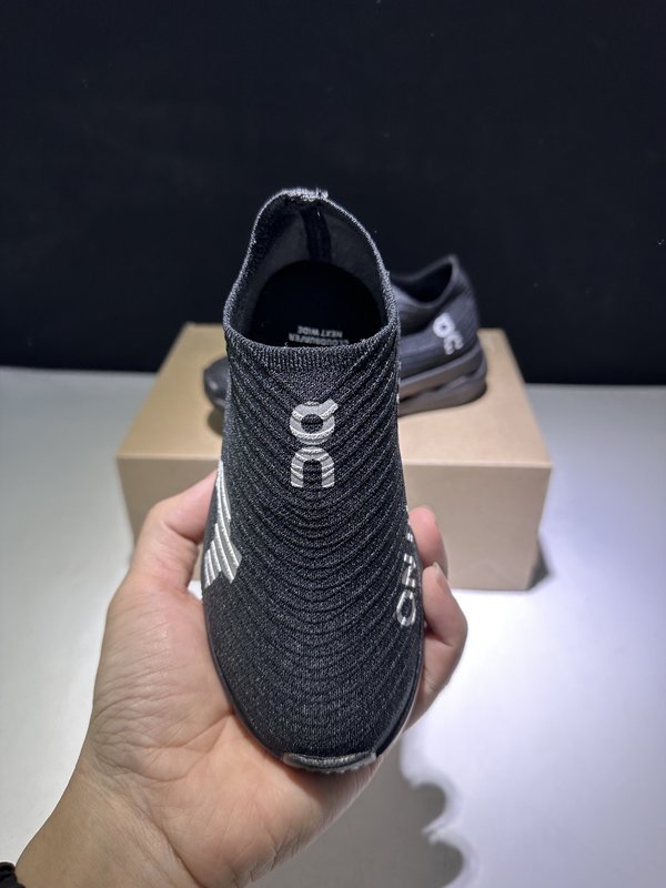 온클라우드붐 스트라이크 키즈 마라톤 러닝화 001-261144