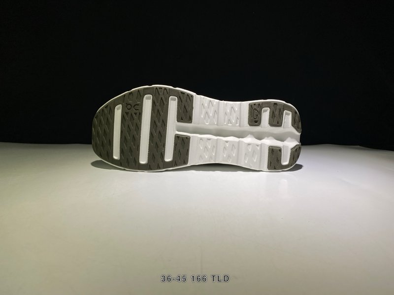 온 클라우드틸트 로우탑 러닝화 001-261167