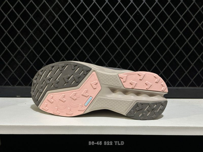 온 클라우드 몬스터 3 레트로 러닝화 001-261177