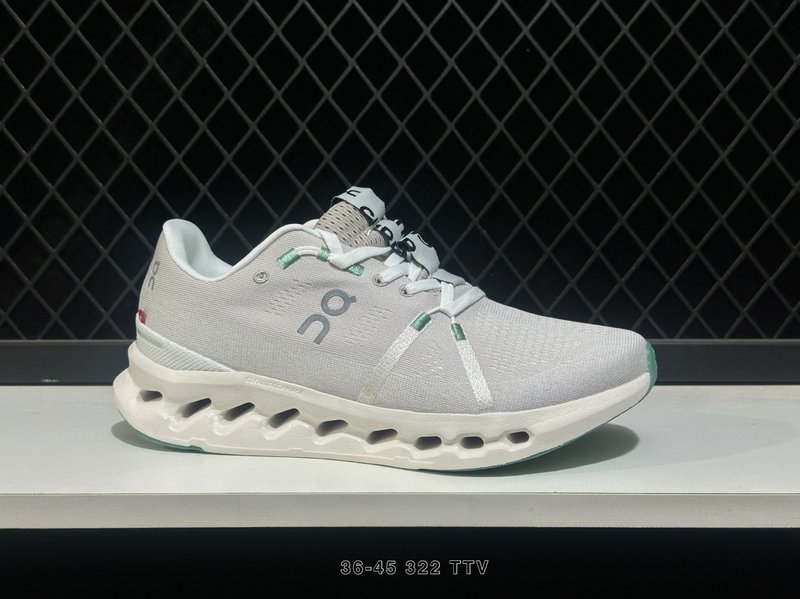 온 클라우드서퍼 로우탑 러닝화 001-261211