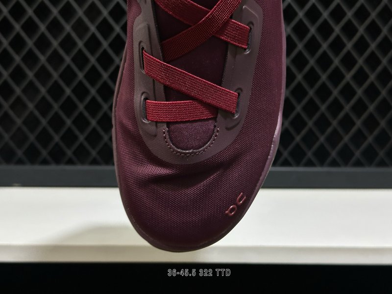 온 클라우드노바 문 통기성 러닝화 001-261243