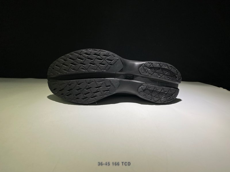 온 클라우드몬스터 3 레트로 러닝화 001-261259