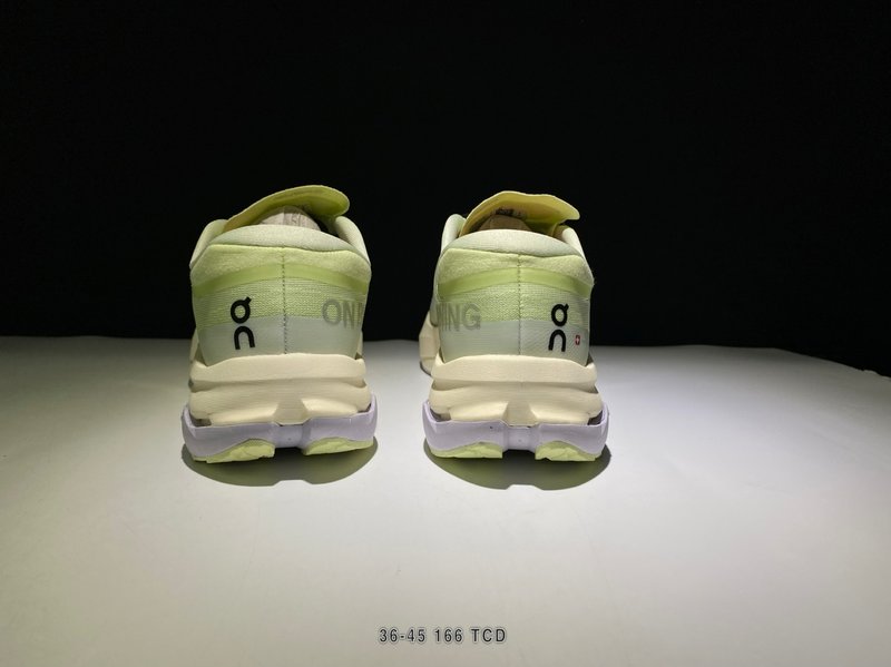 온 클라우드몬스터 3 레트로 러닝화 001-261260