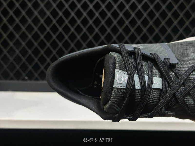 온 클라우드 X4 로우탑 경량 러닝화 001-261280