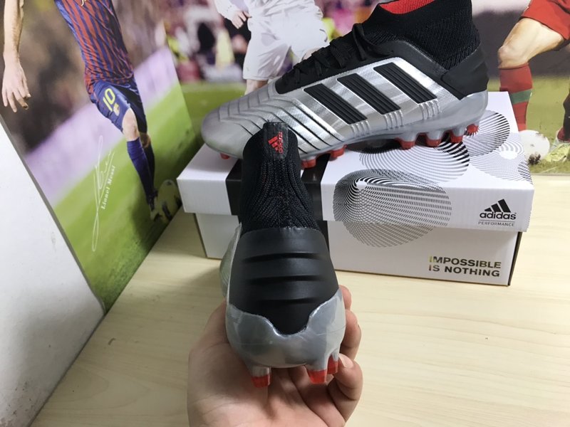 아디다스 프레데터 하이탑 방수 축구화 001-261331