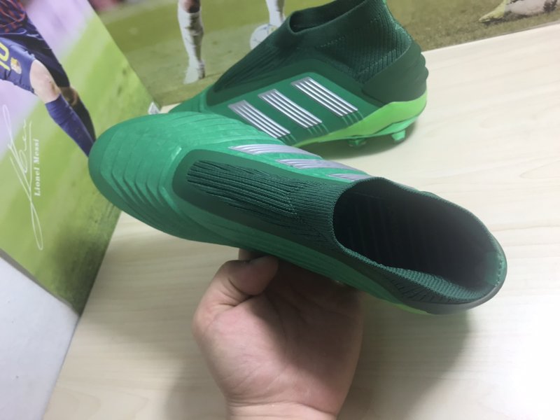아디다스 프레데터 하이톱 축구화 001-261332