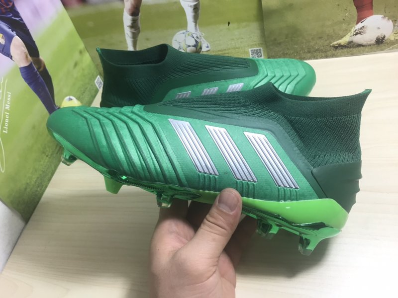 아디다스 프레데터 하이톱 축구화 001-261332