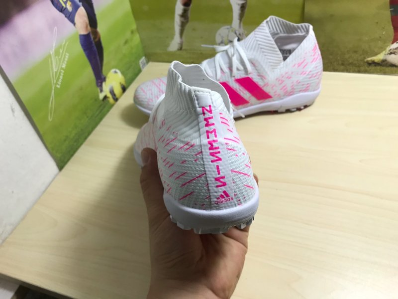 아디다스 메시 전용 스터드 축구화 001-261349