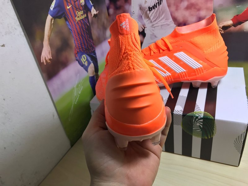 아디다스 프레데터 하이톱 축구화 001-261350