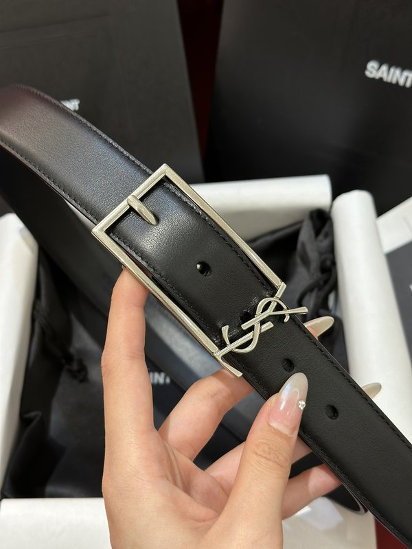 생로랑 YSL 여성용 빈티지 메탈 버클 가죽 벨트 001-262366