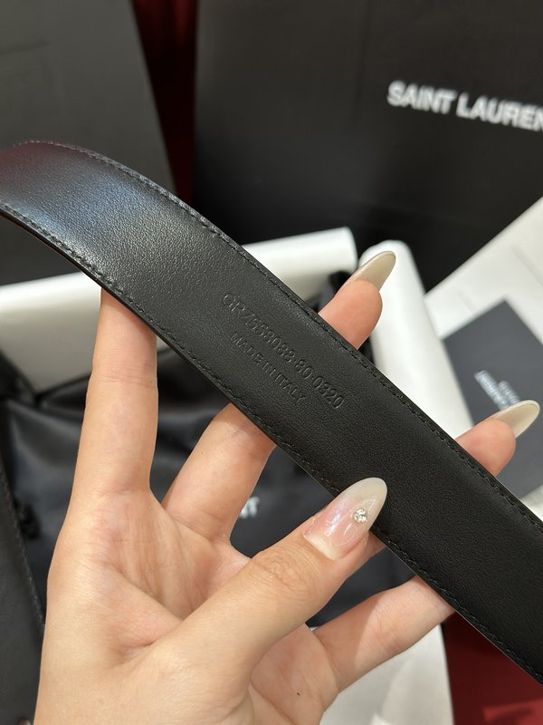생로랑 YSL 여성용 빈티지 메탈 버클 가죽 벨트 001-262366