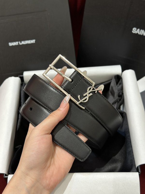 생로랑 YSL 여성용 빈티지 메탈 버클 가죽 벨트 001-262366