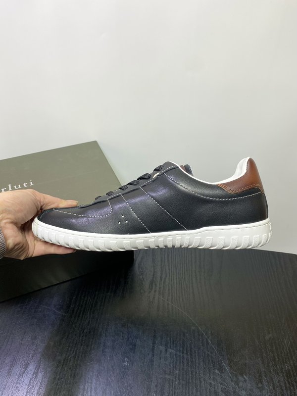 벨루티 플레이타임 스크리토 문양 가죽 운동화 001-262442